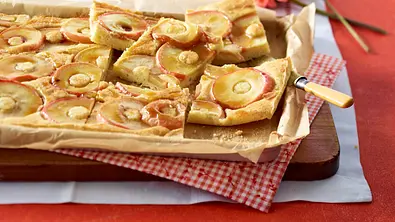 Apfelkuchen mit Karamell Rezept - Foto: LECKER @ Bauer Media Group