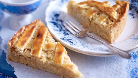 Apfelkuchen mit Marzipan Rezept - Foto: House of Food / Bauer Food Experts KG