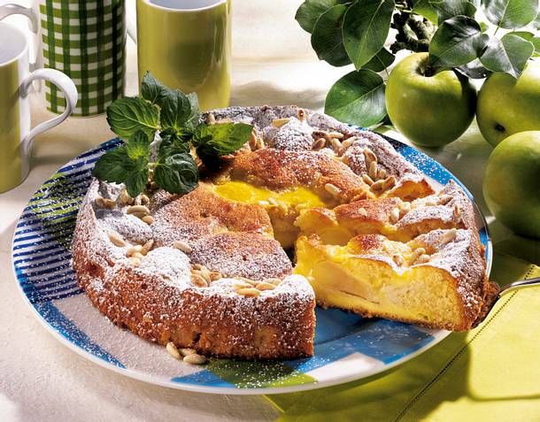 Apfelkuchen mit Pinienkernen Rezept Apfelkuchen mit Pinienkernen Rezept