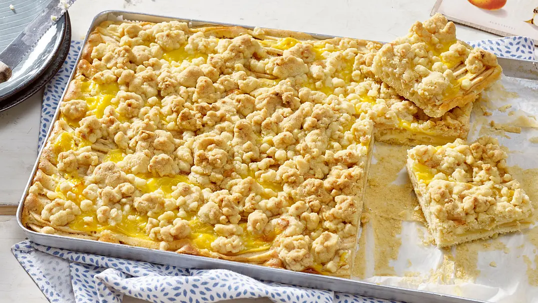 Apfelkuchen mit Pudding Rezept - Foto: LECKER @ Bauer Media Group Apfelkuchen mit Pudding Rezept - Foto: LECKER @ Bauer Media Group
