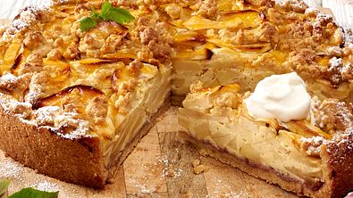 Apfelkuchen mit Schmand Rezept - Foto: LECKER @ Bauer Media Group