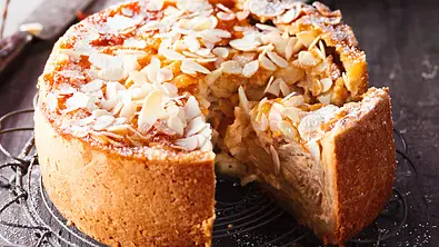 Apfelkuchen mit Schmandguss Rezept - Foto: Are Media Syndication 
