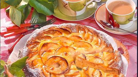 Apfelkuchen mit Vanille-Schmand Rezept - Foto: House of Food / Bauer Food Experts KG