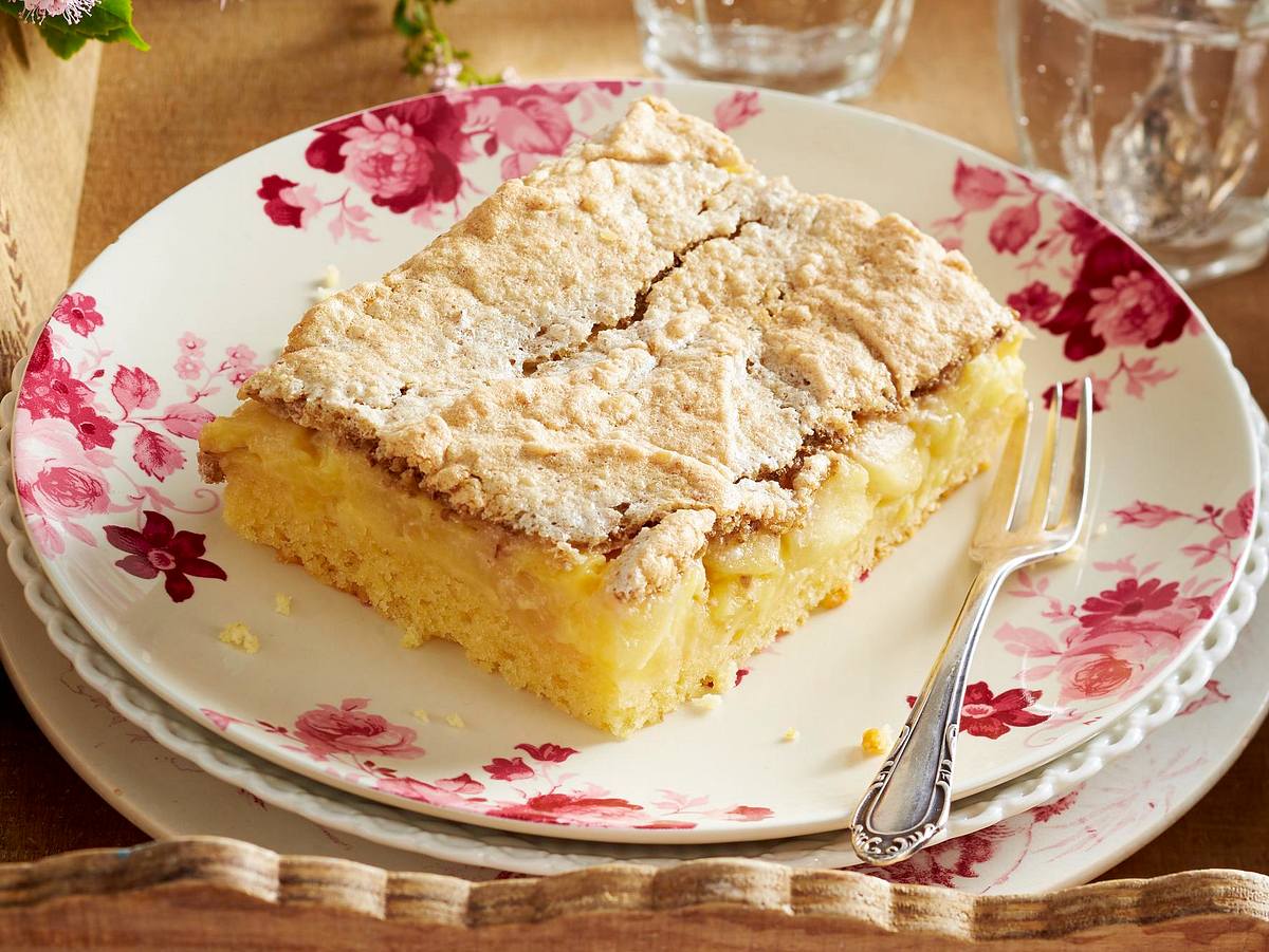 Apfelkuchen mit Walnuss-Baiser Rezept