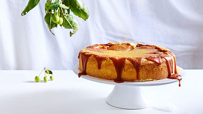 Apfelkuchen unter Goldstaub-Toffee Rezept - Foto: LECKER @ Bauer Media Group