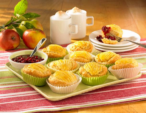 Apfelmuffins mit Preiselbeer-Kompott Rezept Apfelmuffins mit Preiselbeer-Kompott Rezept