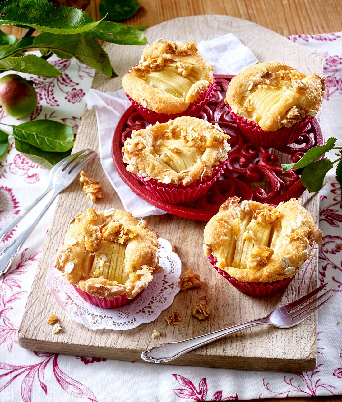 Apfelmuffins mit Walnuss-Crunch Rezept | LECKER
