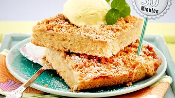 Apfelmuskuchen mit Keksstreuseln Rezept - Foto: LECKER @ Bauer Media Group Apfelmuskuchen mit Keksstreuseln Rezept - Foto: LECKER @ Bauer Media Group