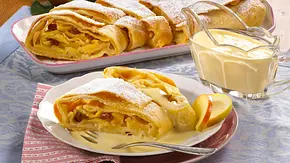 Apfelstrudel mit Vanillesoße Rezept - Foto: LECKER @ Bauer Media Group Apfelstrudel mit Vanillesoße Rezept - Foto: LECKER @ Bauer Media Group