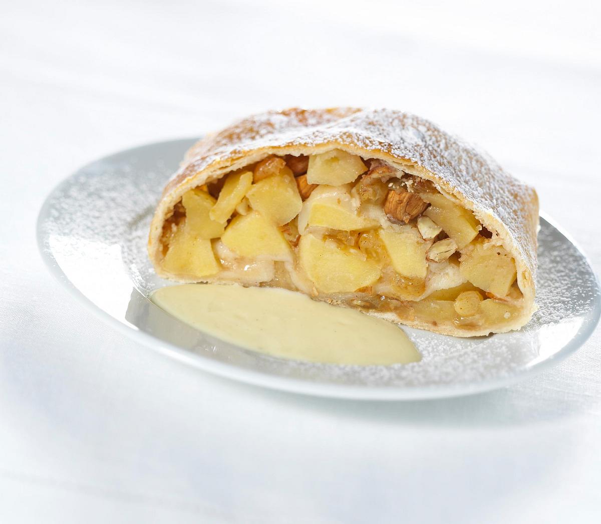 Apfelstrudel mit Vanillesoße Rezept