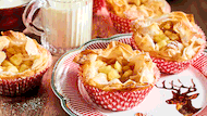 Apfelstrudel-Muffins mit Vanille-Rum-soße Rezept - Foto: LECKER @ Bauer Media Group