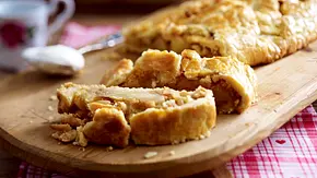 Apfelstrudel nach Südtiroler Originalrezept vom Waldharthof Rezept - Foto: LECKER @ Bauer Media Group Apfelstrudel nach Südtiroler Originalrezept vom Waldharthof Rezept - Foto: LECKER @ Bauer Media Group