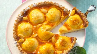 Apfeltarte mit Marzipanguss Rezept - Foto: LECKER @ Bauer Media Group Apfeltarte mit Marzipanguss Rezept - Foto: LECKER @ Bauer Media Group