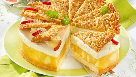 Apfeltorte mit Bienenstichfächern Rezept - Foto: House of Food / Bauer Food Experts KG