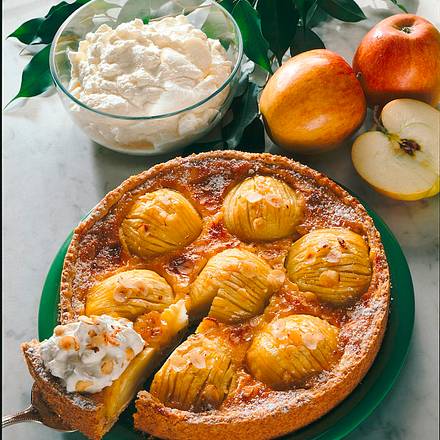 Apfeltorte mit Crème fraîche Rezept Apfeltorte mit Crème fraîche Rezept