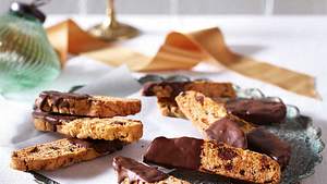 Aprikosen-Biscotti mit Schokoguss Rezept - Foto: House of Food / Bauer Food Experts KG