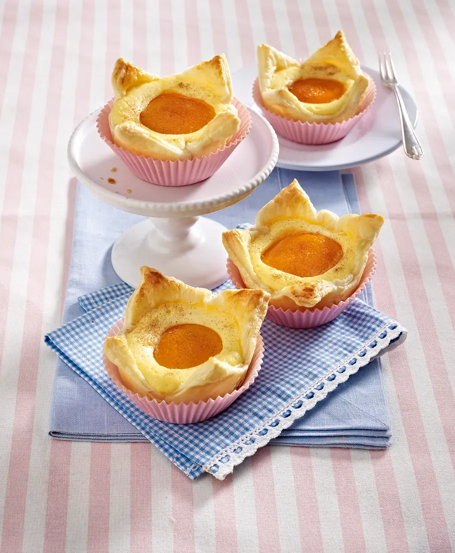 Aprikosen-Blätterteig-Törtchen aus der Muffinform Rezept Aprikosen-Blätterteig-Törtchen aus der Muffinform Rezept