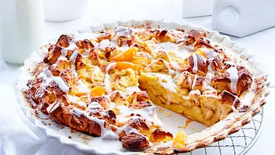 Aprikosen-Brot-Pudding mit Kokosguss Rezept - Foto: LECKER @ Bauer Media Group