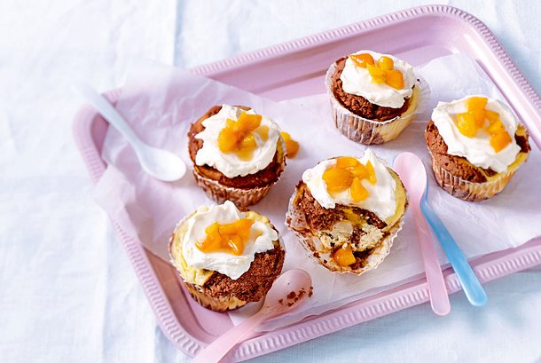 Aprikosen-Cupcakes mit Cheesecake-Swirl Rezept Aprikosen-Cupcakes mit Cheesecake-Swirl Rezept