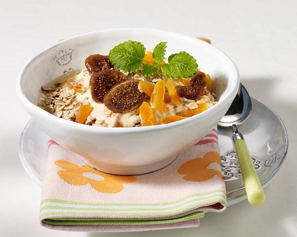 Aprikosen-Feigen-Müsli mit Sanddorn-Dickmilch Rezept