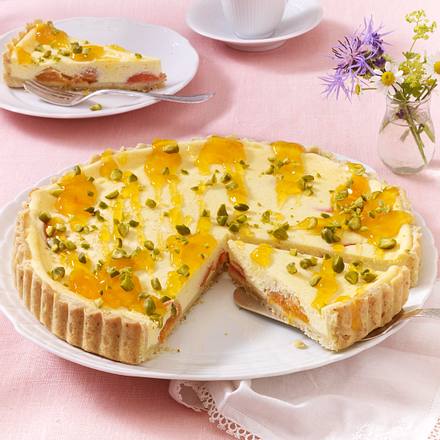 Aprikosen-Käsetarte mit Nougat-Tupfen Rezept Aprikosen-Käsetarte mit Nougat-Tupfen Rezept