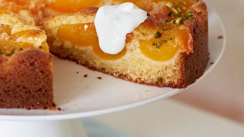Aprikosen-Marzipan-Kuchen Rezept - Foto: House of Food / Bauer Food Experts KG