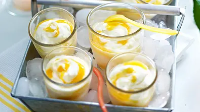 Aprikosen-Mascarpone-Eis Rezept - Foto: LECKER @ Bauer Media Group