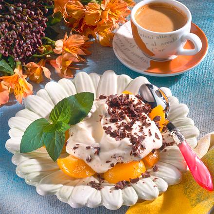 Aprikosen mit Stracciatella-Creme Rezept Aprikosen mit Stracciatella-Creme Rezept