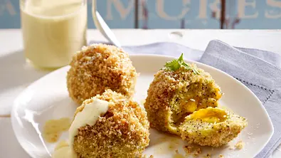 Aprikosen-Mohn-Knödel mit Vanillesoße Rezept - Foto: LECKER @ Bauer Media Group