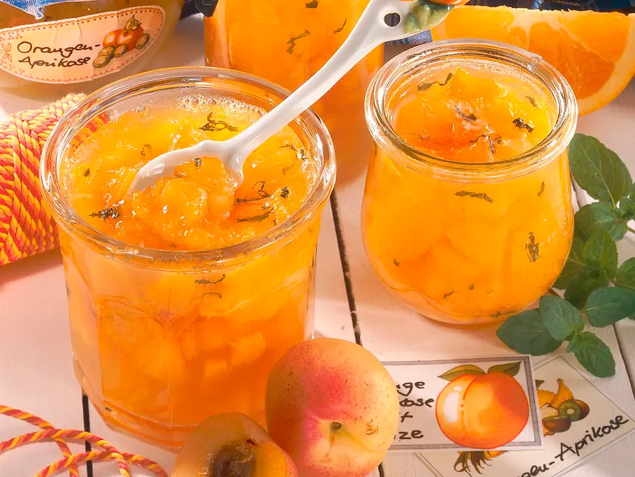 Aprikosen-Orangen-Marmelade mit Minze Rezept Aprikosen-Orangen-Marmelade mit Minze Rezept