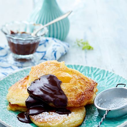 Aprikosen-Pfannkuchen mit Schokoladensoße Rezept