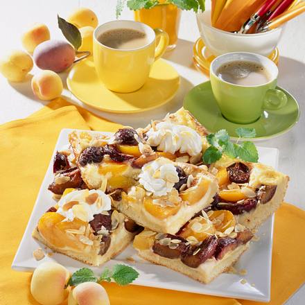 Aprikosen-Pflaumen-Kuchen mit Mandeln Rezept Aprikosen-Pflaumen-Kuchen mit Mandeln Rezept