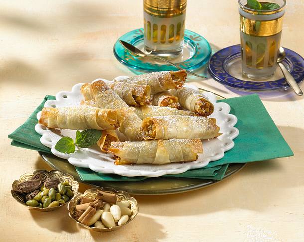 Aprikosen-Pistazien-Röllchen Rezept Aprikosen-Pistazien-Röllchen Rezept