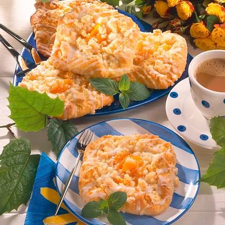 Aprikosen-Streusel-Teilchen Rezept Aprikosen-Streusel-Teilchen Rezept