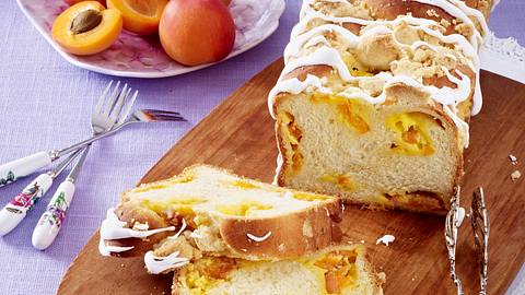 Aprikosen-Streusel-Zopf aus der Kastenform Rezept - Foto: House of Food / Bauer Food Experts KG