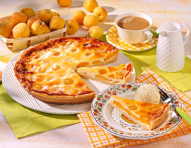Aprikosen-Tarte mit Rahmguss Rezept Aprikosen-Tarte mit Rahmguss Rezept