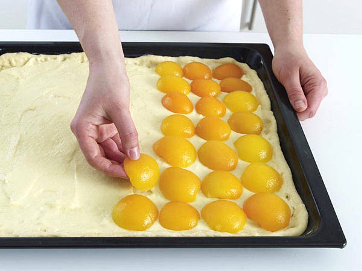 Aprikosenkuchen vom Blech - Schritt 4:
