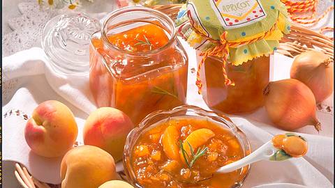 Aprikosen-Zwiebel-Chutney Rezept - Foto: Maass