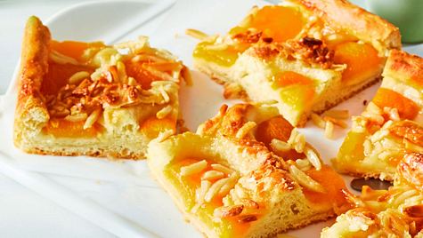 Aprikosenkuchen mit Mandelkruste Rezept - Foto: House of Food / Bauer Food Experts KG