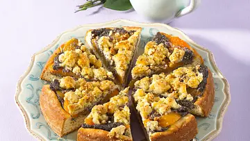 Aprikosenkuchen mit Mohnstreusel Rezept - Foto: LECKER @ Bauer Media Group Aprikosenkuchen mit Mohnstreusel Rezept - Foto: LECKER @ Bauer Media Group