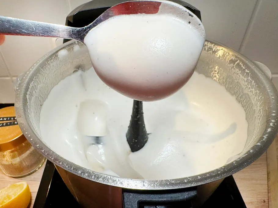Aquafaba aus dem Monsieur Cuisine Compact