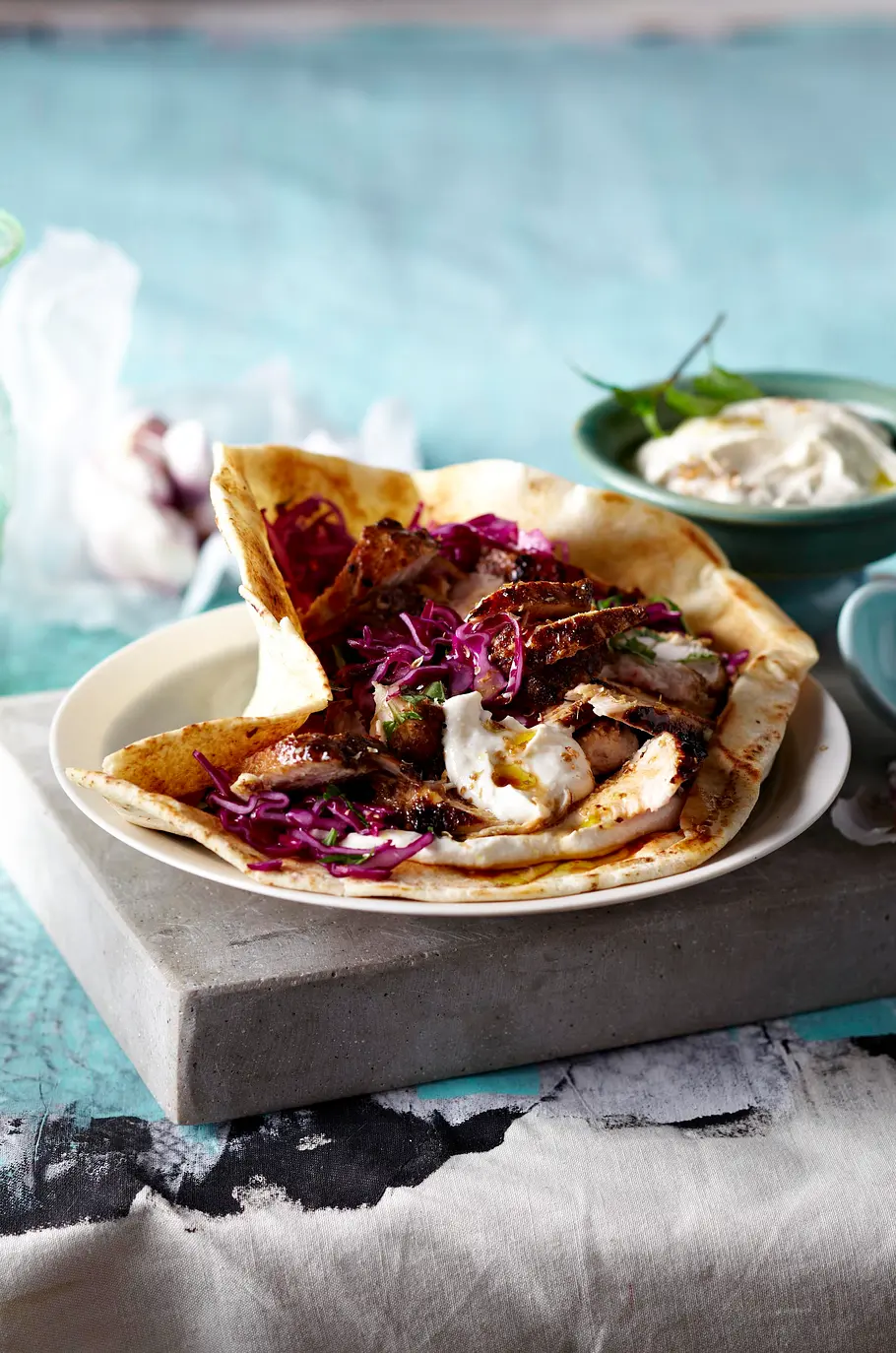 Arabisches Shawarma mit Tahin und Rotkohlsalat Rezept Arabisches Shawarma mit Tahin und Rotkohlsalat Rezept