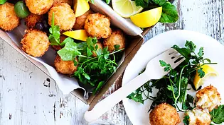 Arancini mit Kräutersalat Rezept - Foto: LECKER @ Bauer Media Group Arancini mit Kräutersalat Rezept - Foto: LECKER @ Bauer Media Group