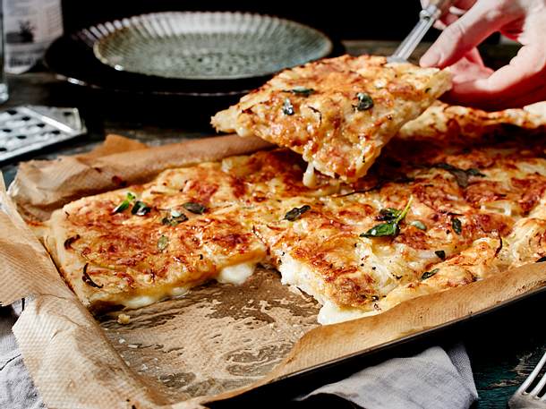 Argentinische Fugazzeta-Pizza Rezept Argentinische Fugazzeta-Pizza Rezept