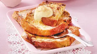 Arme Ritter aus Rosinenbrot mit Frischkäsecreme Rezept - Foto: LECKER @ Bauer Media Group Arme Ritter aus Rosinenbrot mit Frischkäsecreme Rezept - Foto: LECKER @ Bauer Media Group
