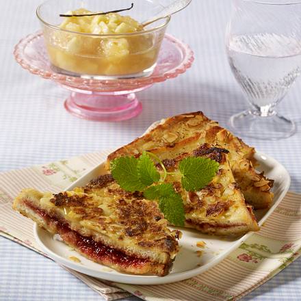 Arme Ritter in Mandelhülle mit Apfelkompott Rezept Arme Ritter in Mandelhülle mit Apfelkompott Rezept