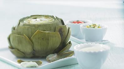Artischocken mit drei Dips Rezept - Foto: LECKER @ Bauer Media Group