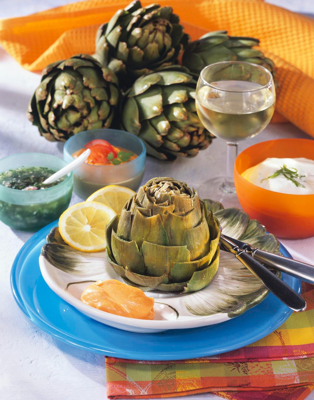 Artischocken mit drei Soßen Rezept | LECKER Artischocken mit drei Soßen Rezept | LECKER