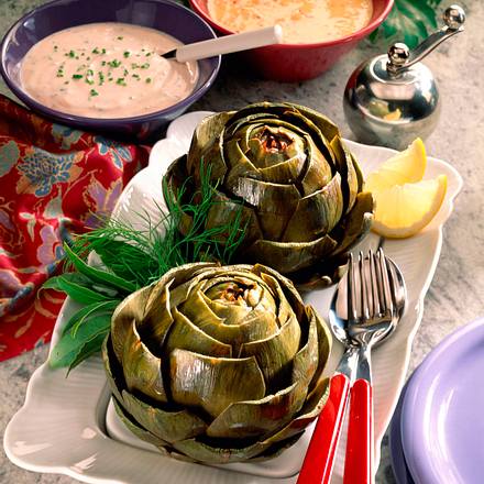 Artischocken mit Quark-Tomaten und Senfvinaigrett Rezept Artischocken mit Quark-Tomaten und Senfvinaigrett Rezept
