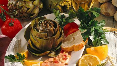 Artischocken mit zwei Dips Rezept - Foto: House of Food / Bauer Food Experts KG